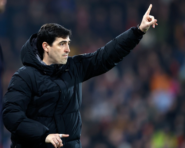 哈曼：伊劳拉核心的任务之一，是激活伊萨克、维尔茨等球员